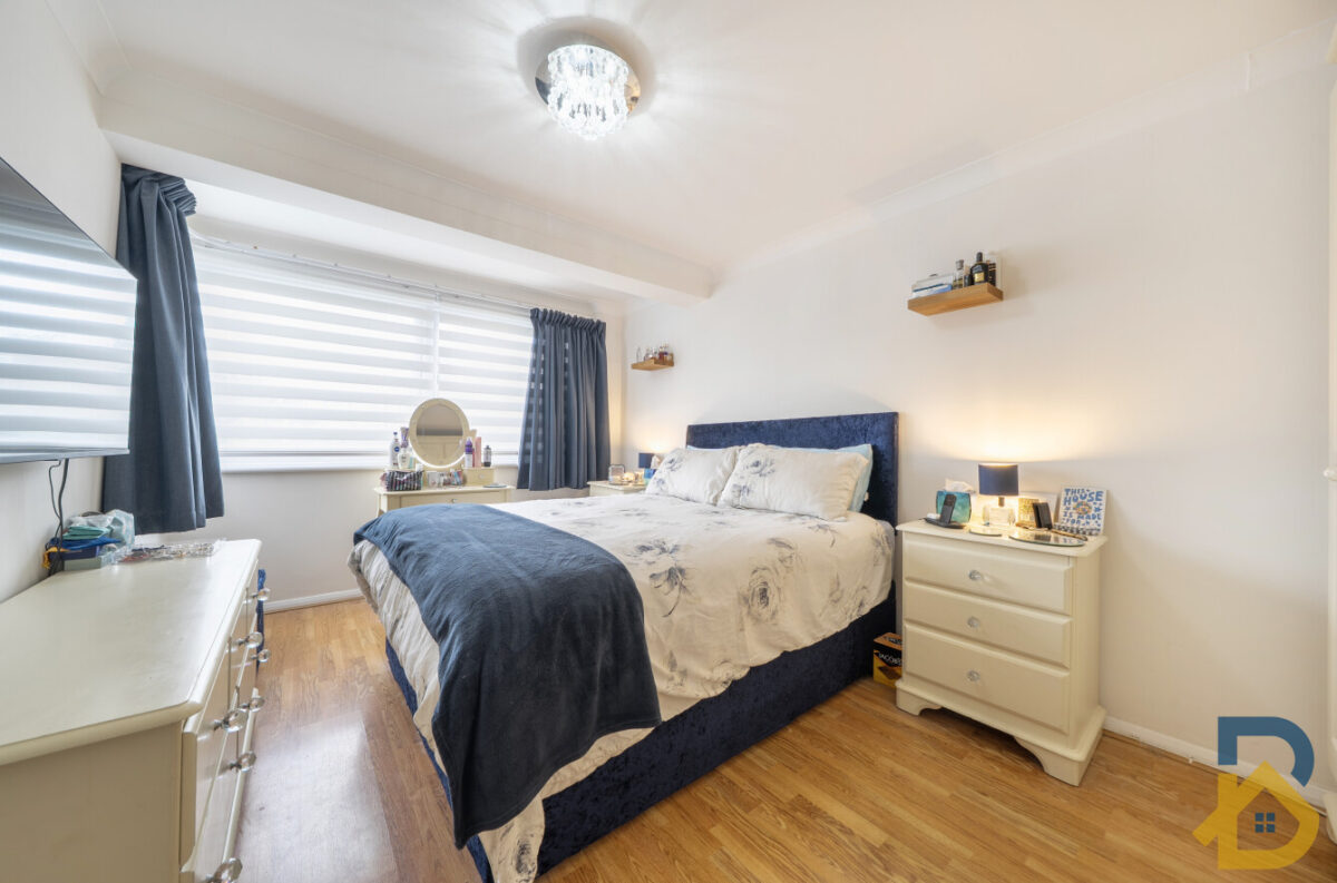Carlton Close, Upminster, RM14