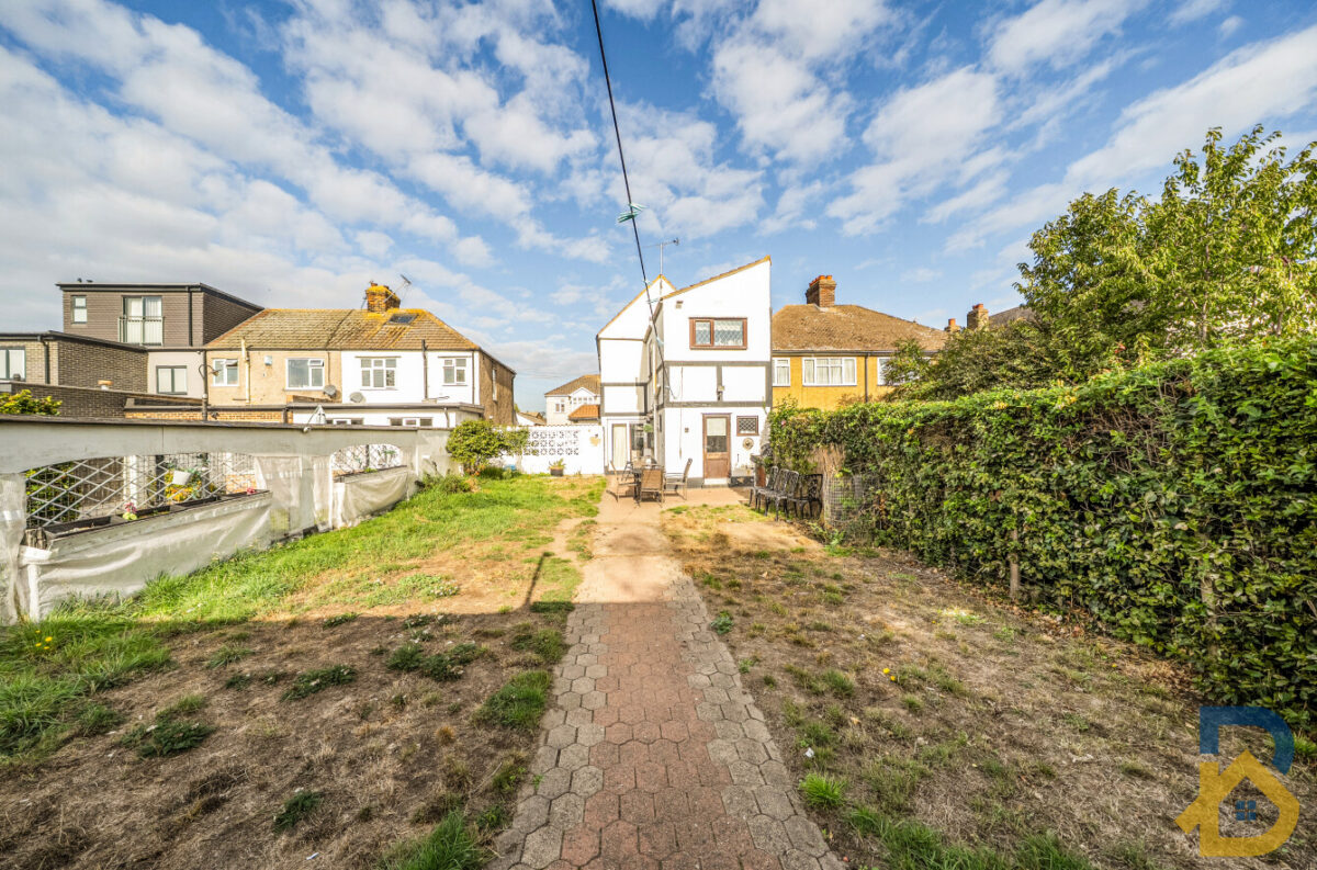 Victory Road, Rainham, RM13