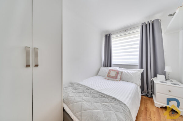 Carlton Close, Upminster, RM14