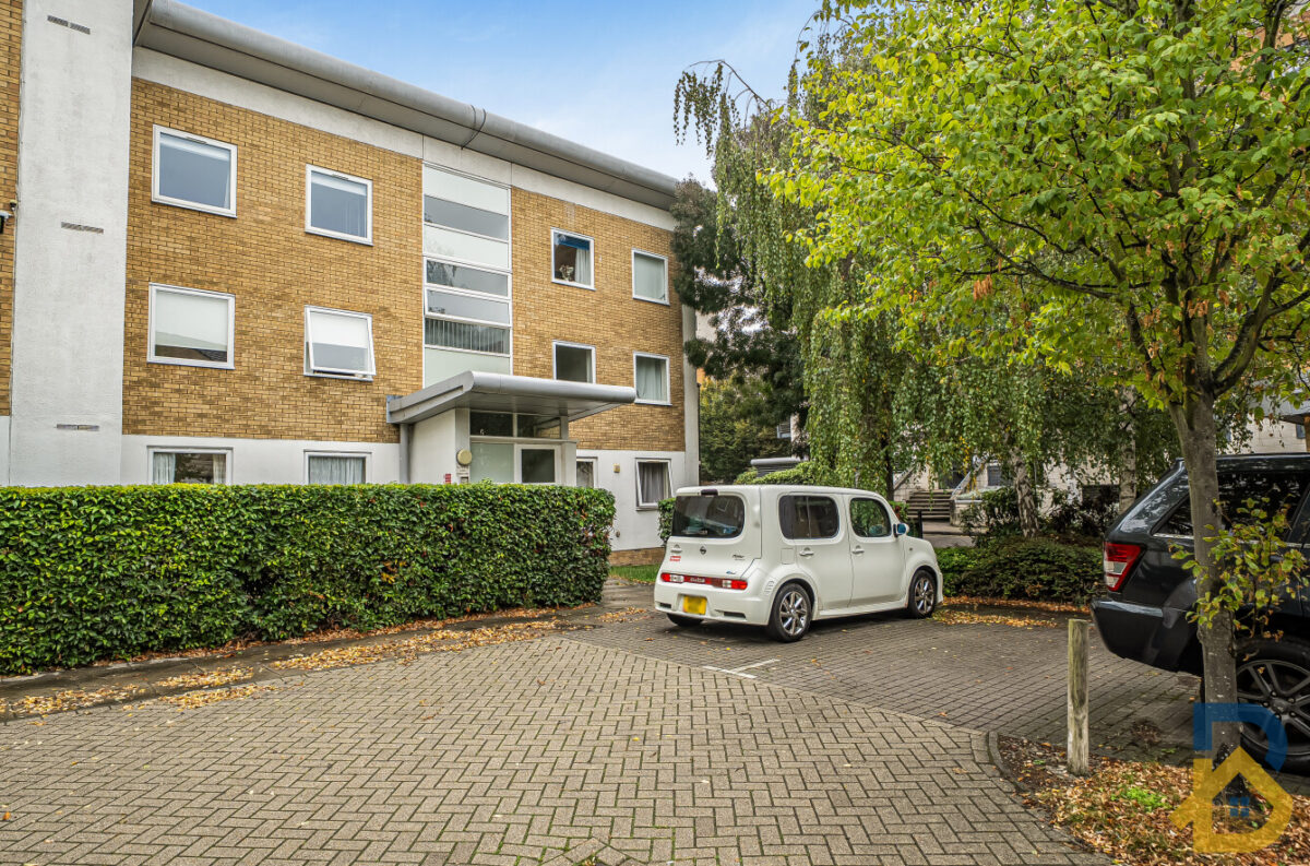 Swansea Court, London, E16